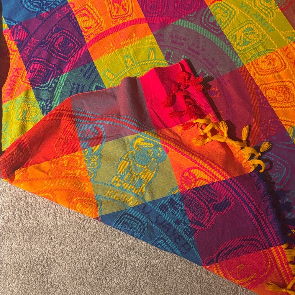 🏳️‍🌈 Aztec Calendar Throw Blanket - Picture 6 of 6